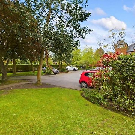 Upmarket Apartment In Ormskirk Exteriör bild